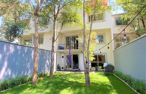 Inigualable casa con jardín, en privada, con excelentes acabados y ecotecnias