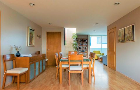 Precioso departamento en venta muy iluminado con balcón y roof garden