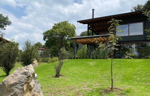 Hermosa casa en condominio dentro de Valle de Bravo, en desarrollo sustentable
