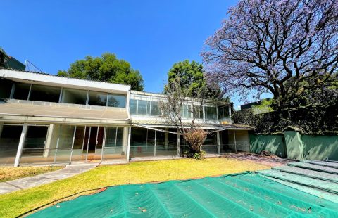 Casa en Venta en San Angel, Hermoso Jardín, Para Remodelar!